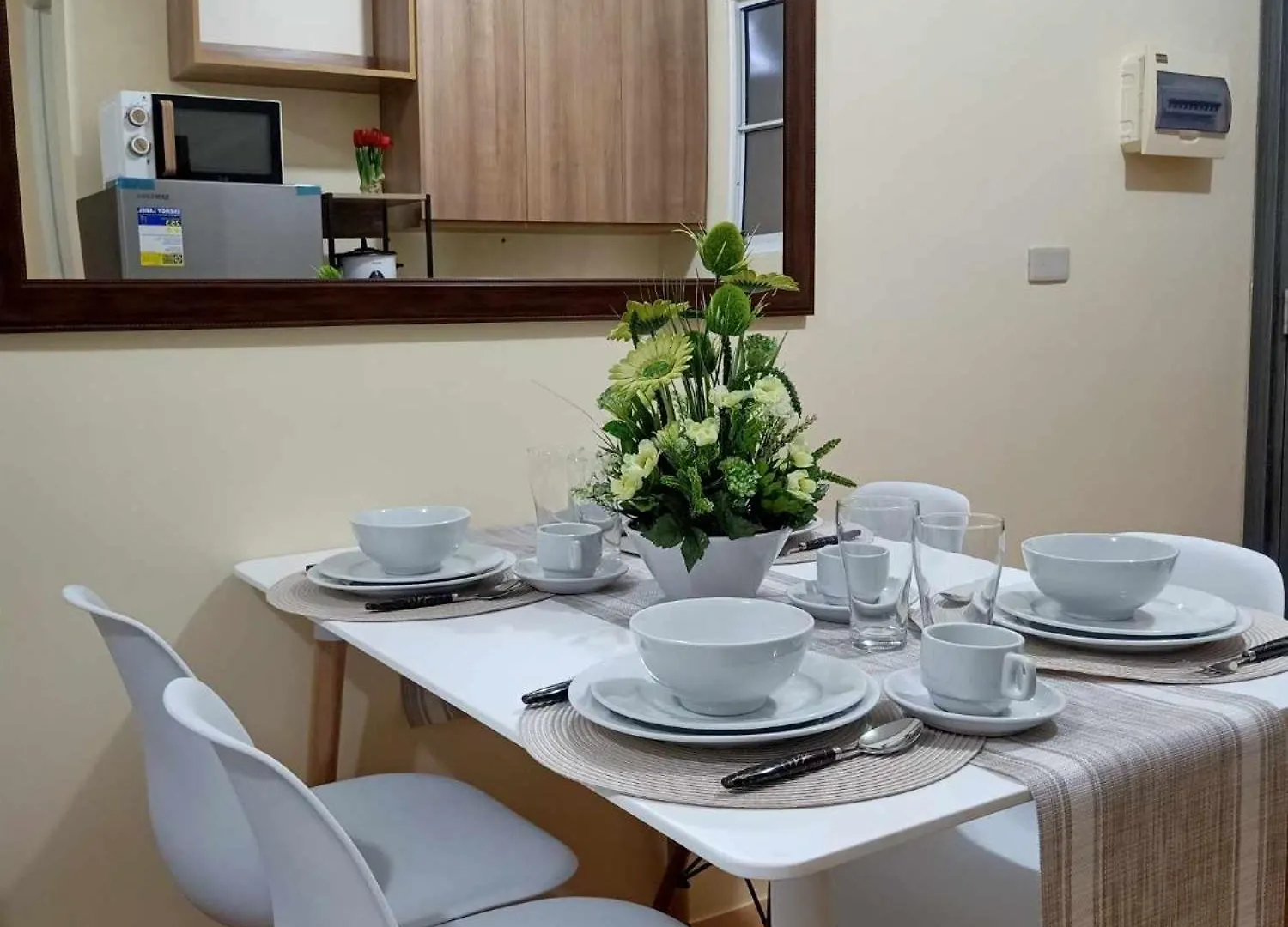 Coho The Hermosa - Staycation Studio Unit And Balcony View With Swimming Pool And Open Court Access Manila