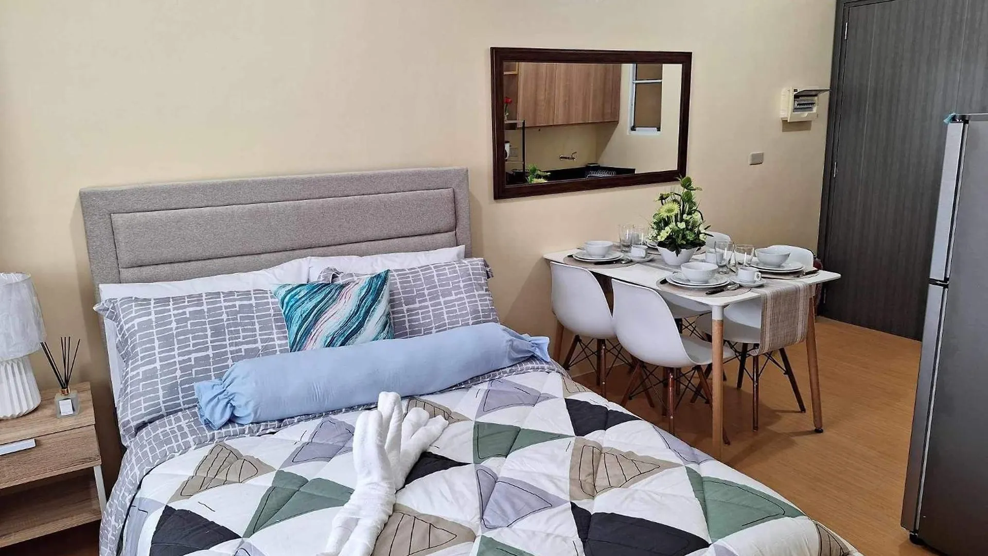 Coho The Hermosa - Staycation Studio Unit And Balcony View With Swimming Pool And Open Court Access Manila Philippines