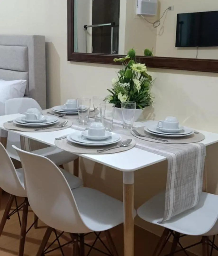 Apartment Coho The Hermosa - Staycation Studio Unit And Balcony View With Swimming Pool And Open Court Access Manila