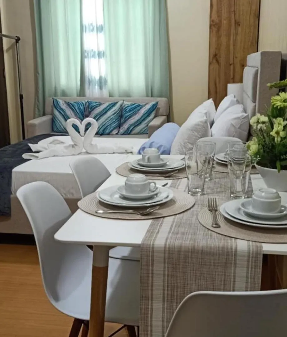 Apartment Coho The Hermosa - Staycation Studio Unit And Balcony View With Swimming Pool And Open Court Access Manila