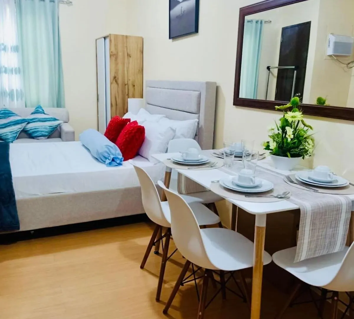 Coho The Hermosa - Staycation Studio Unit And Balcony View With Swimming Pool And Open Court Access Manila