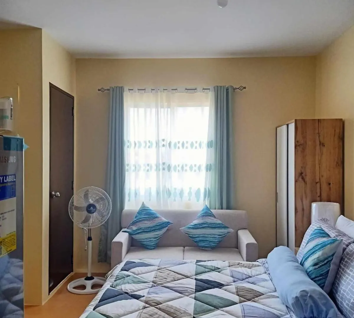 Apartment Coho The Hermosa - Staycation Studio Unit And Balcony View With Swimming Pool And Open Court Access Manila